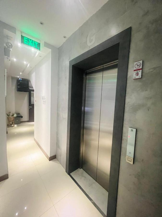 Oxy Suites G-03 At Shop House Meisterstadt Pollux Habibie Batam Exteriör bild
